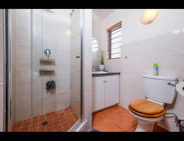 2 BEDROOM APARTMENT TO LET IN LONEHILL